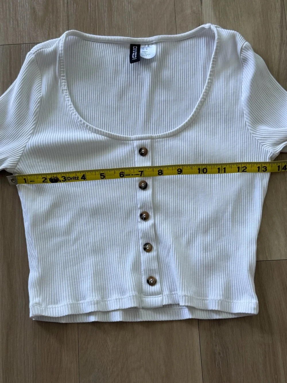 H&M White Ribbed Scoop-Neck Faux Button Crop Top
